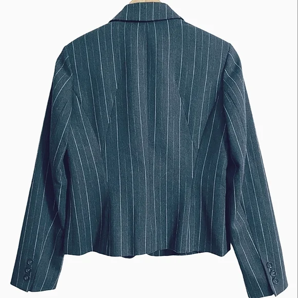 INC Gray & White Pinstripe Button Front Cropped Blazer Jacket Women Size 6 - Picture 2 of 11